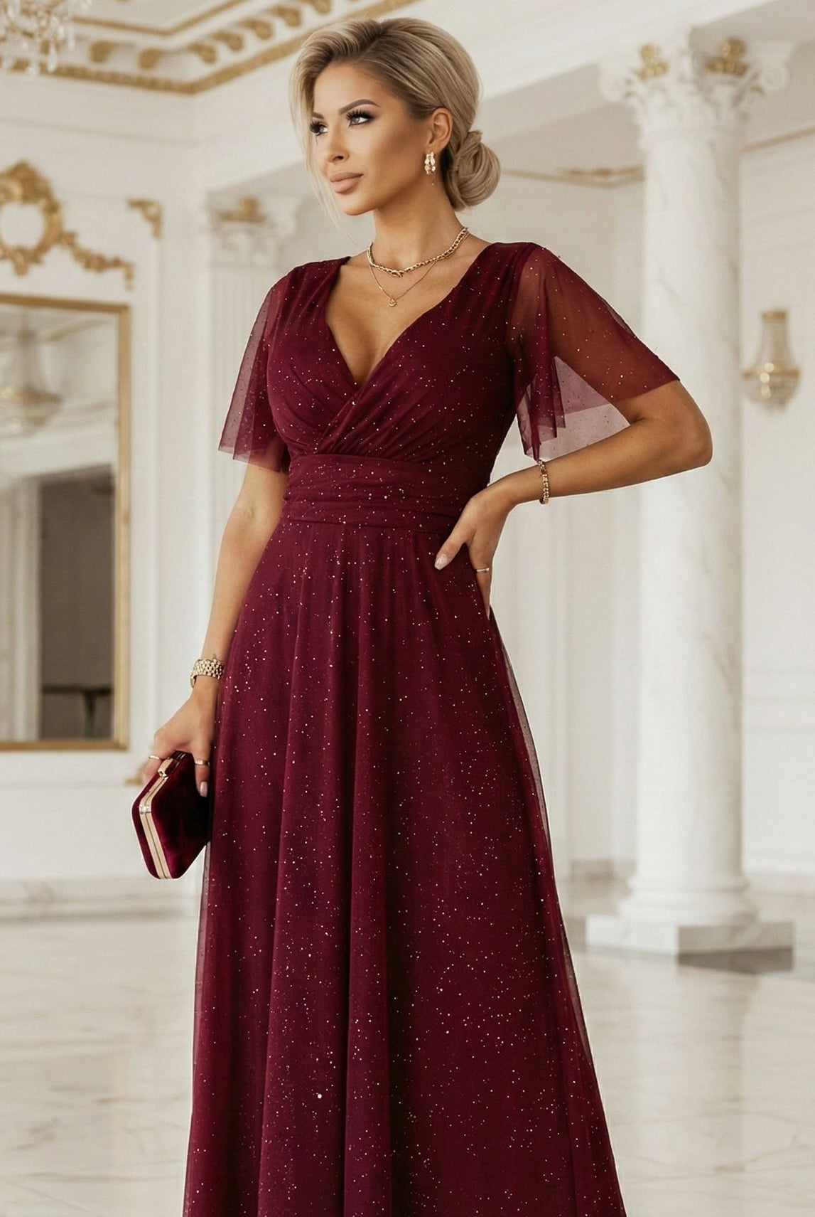 635-5 MELANIA langes, glänzendes Kleid mit Ausschnitt und kurzen Ärmeln - bordeauxrot