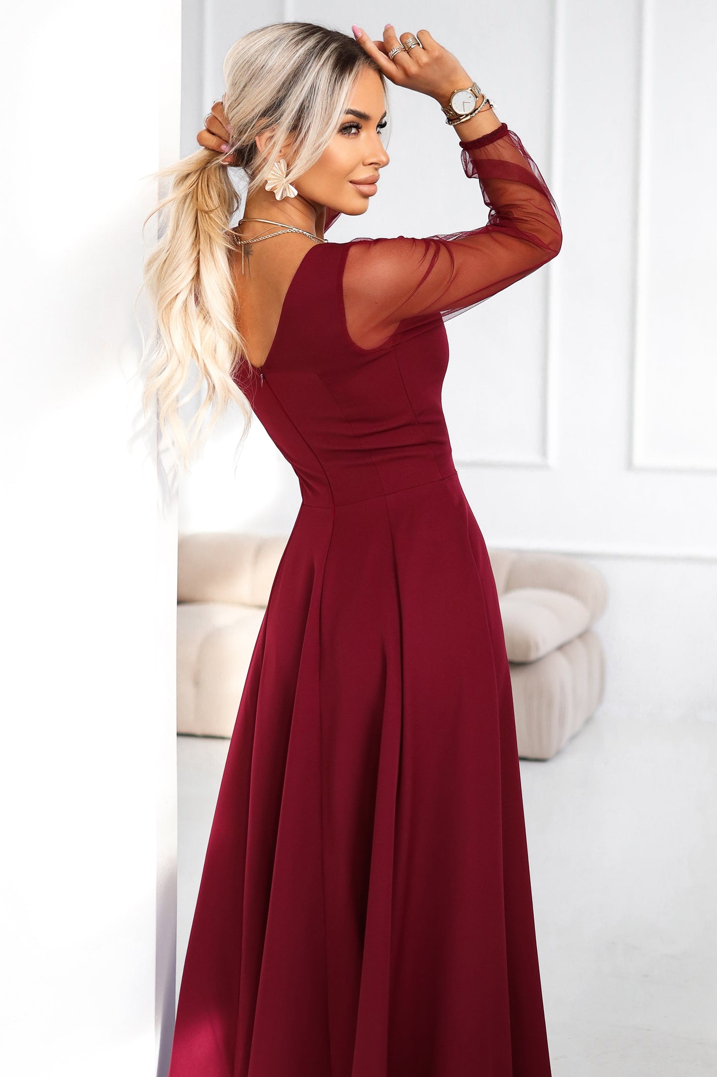 640-1 LORETTA einzigartiges langes Kleid mit Tüllärmeln und -ausschnitt - bordeauxrot