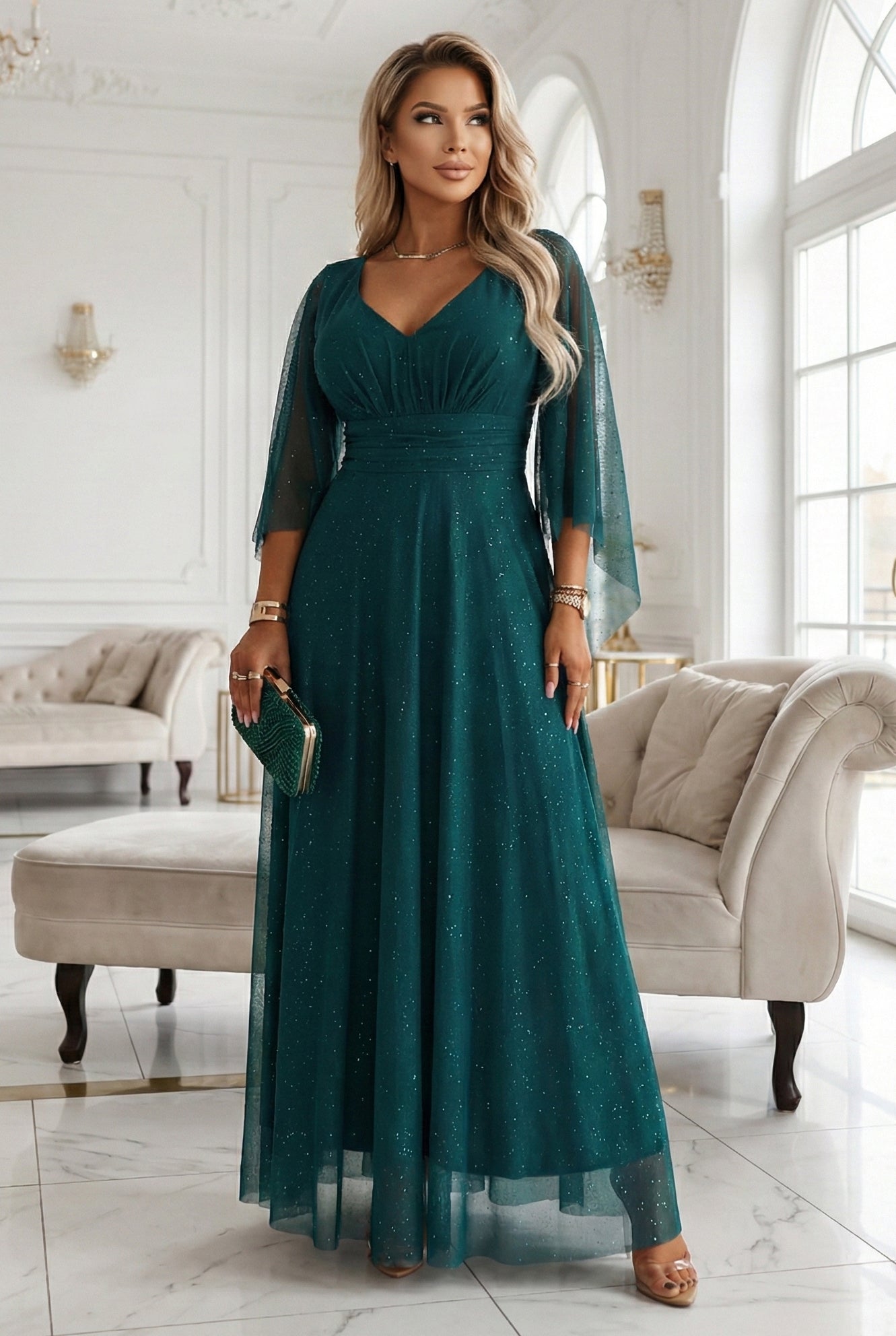 655-2 Ein langes, schimmerndes Kleid mit tiefem Ausschnitt und transparenten Ärmeln - smaragdgrün